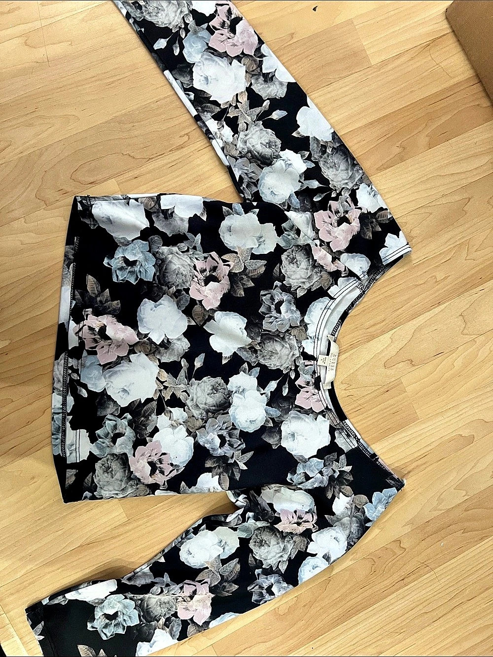 Guess Floral crop top in Black & Pink Size large Like New